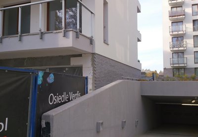 budynek D strona wschodnia, płytka elewacyjna zamiast cegły